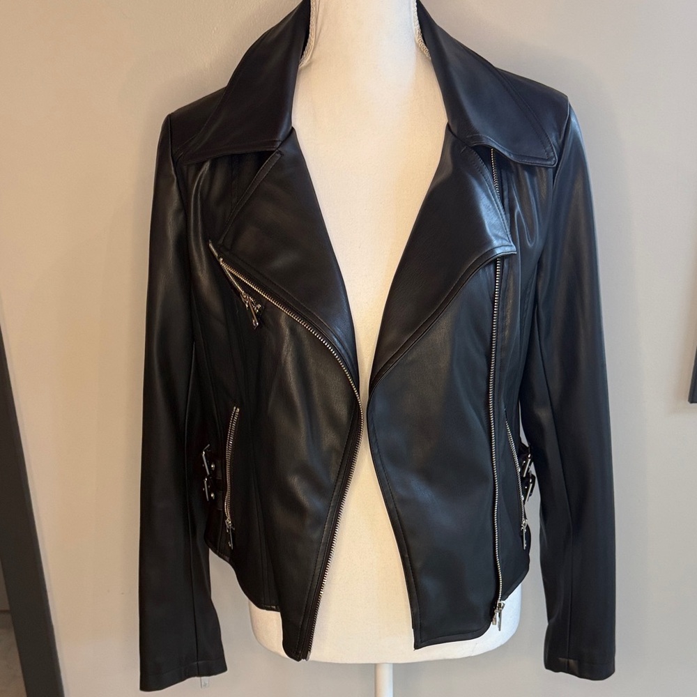 Chelsea Deboer by lily lottie Women's Black faux Leather Jacket
